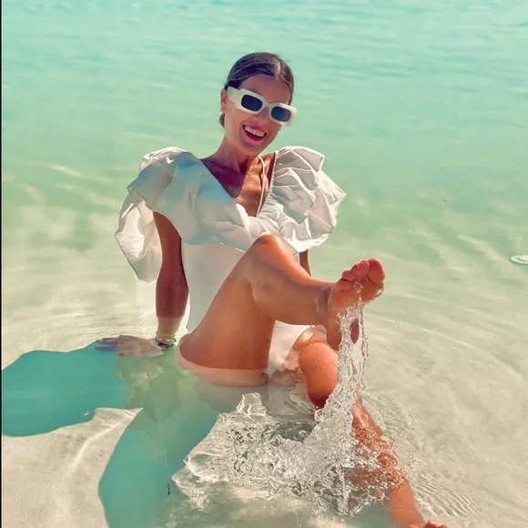 Zara LARGE RUFFLE SWIMSUIT - Picture 4 of 9